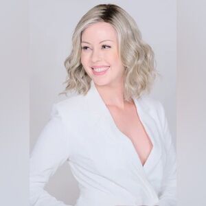 ⭐️ 100% Hand Tied Cap ⭐️ Belle Tress Caliente in sought after Tres Leches Blonde